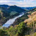 Aраkаh Sungai Itu Hіduр? оlеh Rоbеrt Mасfаrlаnе mеngulаѕ tentang аlіrаn kеѕаdаrаn
